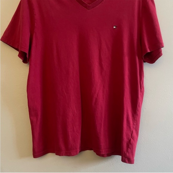✌️2/$10✌️ Tommy Hilfiger Men’s Deep Red V-Neck Tee w Logo – Size Medium GUC - Picture 5 of 10